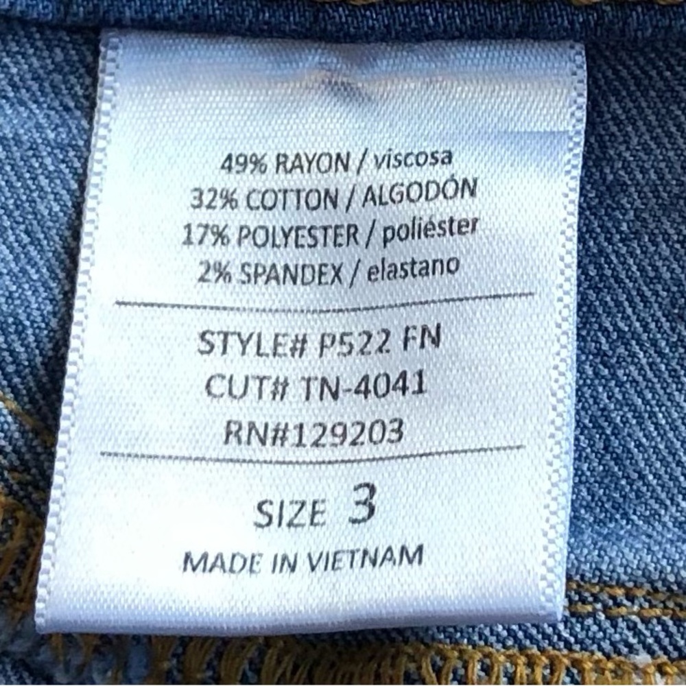 Fashion Nova High Rise Flare Down Jean Juniors Size 3. - Picture 4 of 8